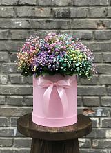 Цветочная композиция из Гипсофила и Розы в шляпной коробке в Старое Шайгово