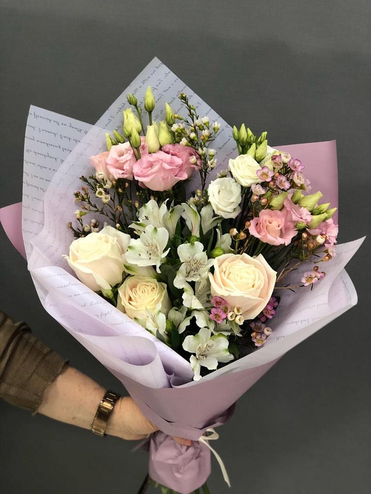 Букет цветов из: Альстромерии, Розы и Лизиантусы в Старое Шайгово