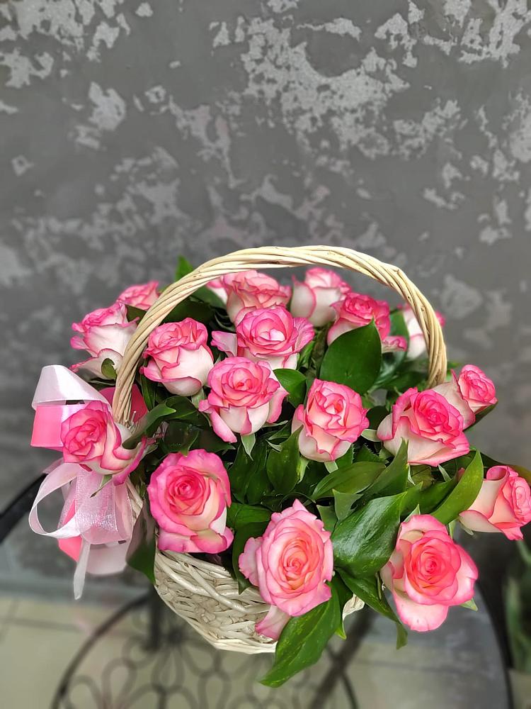 Цветочная композиция из Розы в корзине в Старое Шайгово
