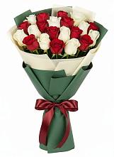 Букет Микс из красных и белых роз в Старое Шайгово