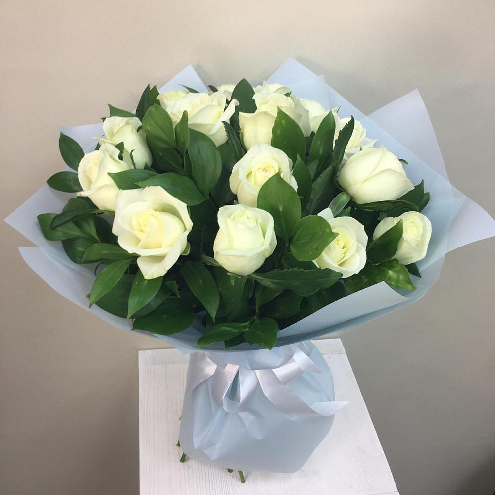 Букет 15 Белых роз Проуд в Старое Шайгово