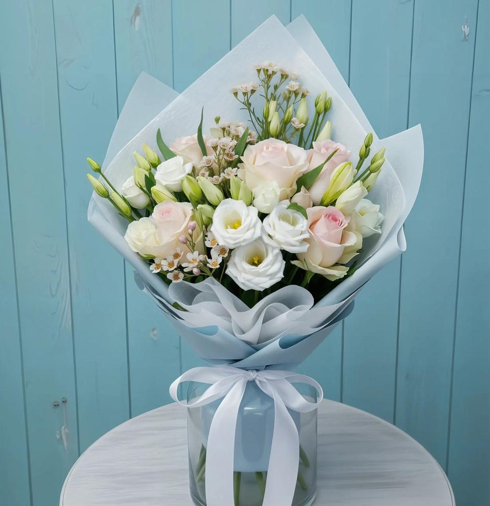 Букет цветов из: Розы и Лизиантусы в Старое Шайгово