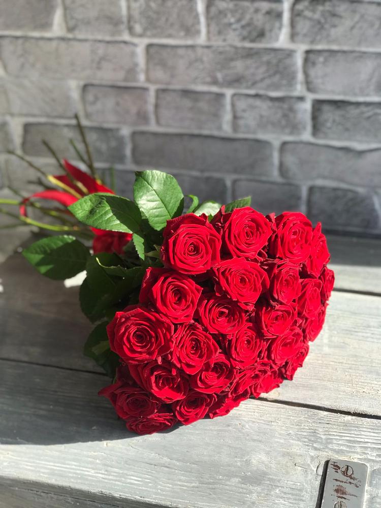 Букет Красные розы Фридом в Старое Шайгово