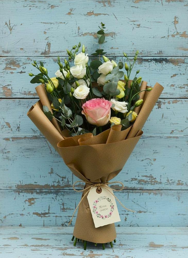 Букет цветов из: Розы и Лизиантусы в Старое Шайгово