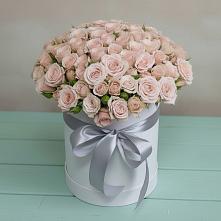 Цветочная композиция из Розы в шляпной коробке в Старое Шайгово