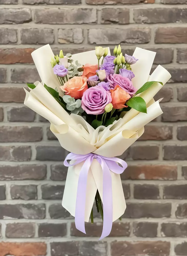 Букет цветов из: Лизиантусы и Розы в Старое Шайгово