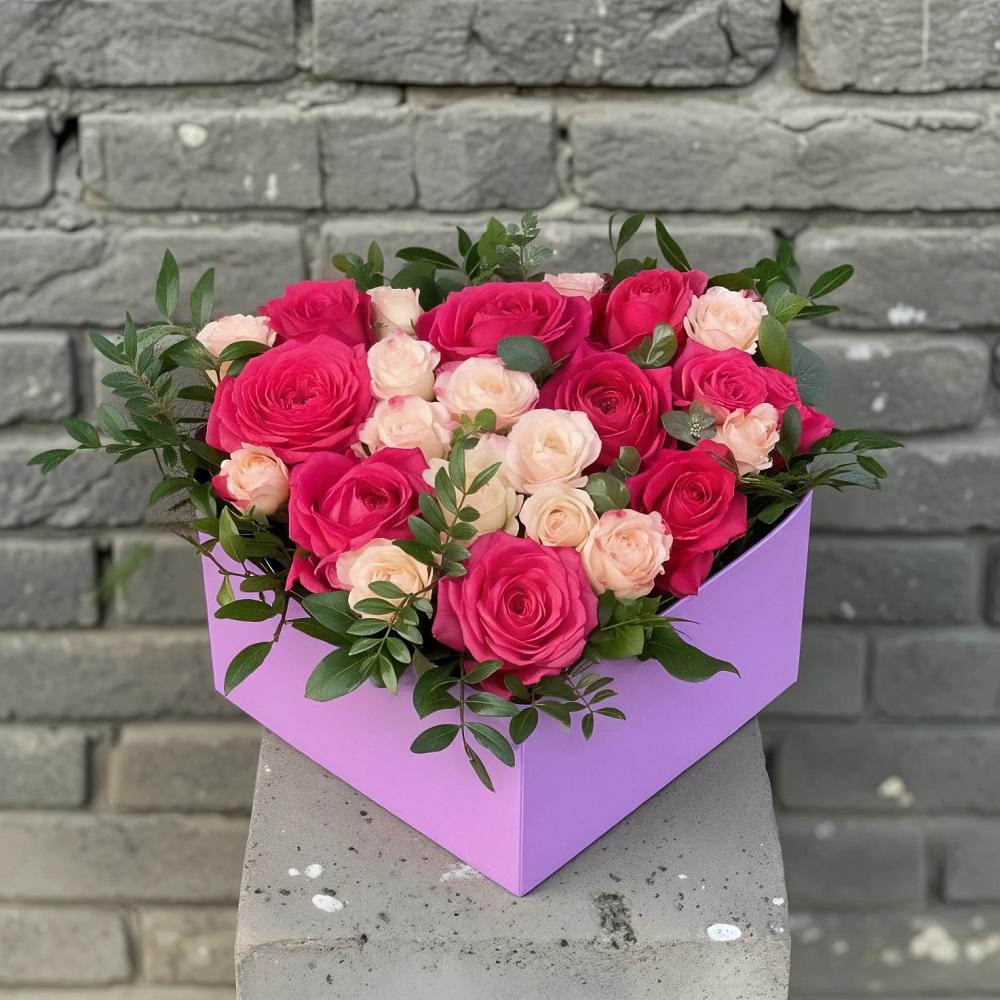 Цветочная композиция из Розы в коробке в Старое Шайгово