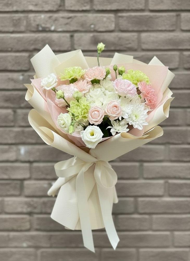 Букет цветов из: Гвоздики, Розы, Лизиантусы и Хризантемы в Старое Шайгово