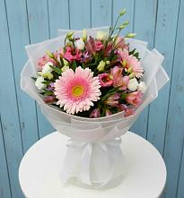Букет цветов из:  Герберы, Альстромерии и Лизиантусы в Старое Шайгово