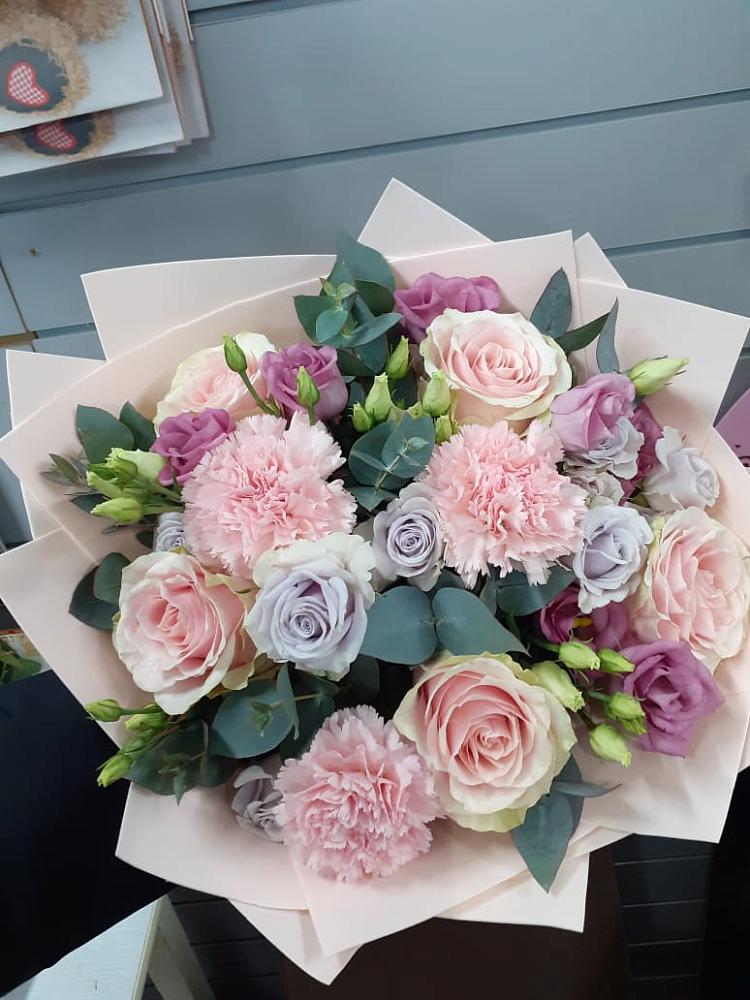 Букет цветов из: Розы, Гвоздики и Лизиантусы в Старое Шайгово