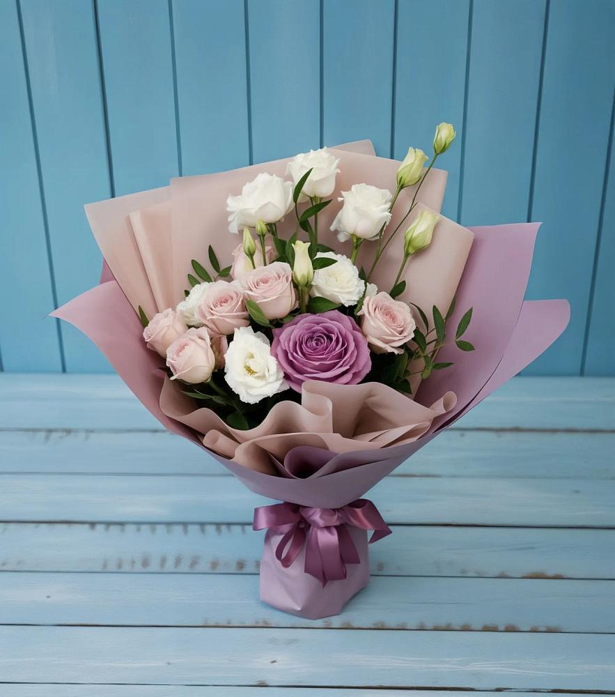 Букет цветов из: Розы и Лизиантусы в Старое Шайгово